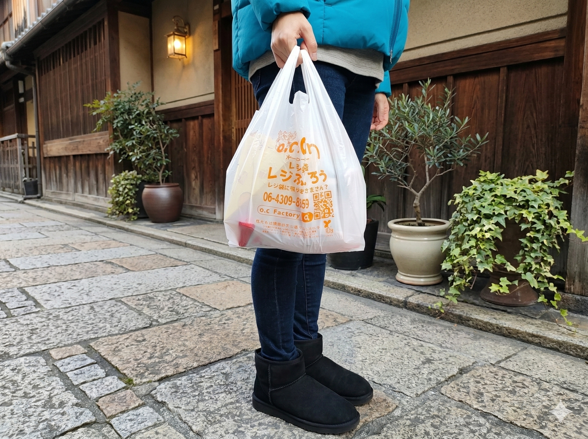 環境に配慮したバイオマスレジ袋広告（R Be Bag）のイメージ